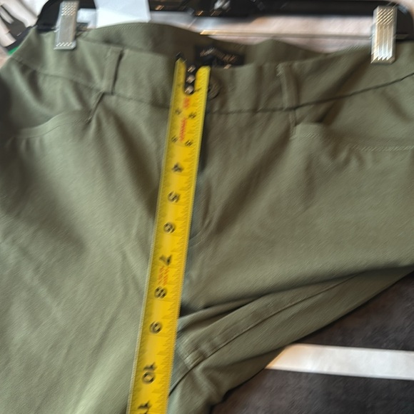 Banana Republic Ladies' Slim-Straight Capri Pant Olive night color - Picture 9 of 12